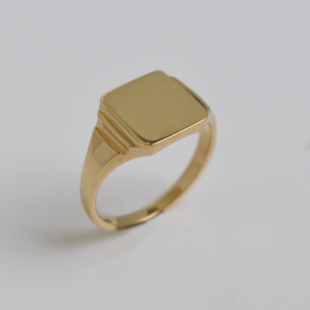 Gents Signet Ring in 9ct Yellow Gold