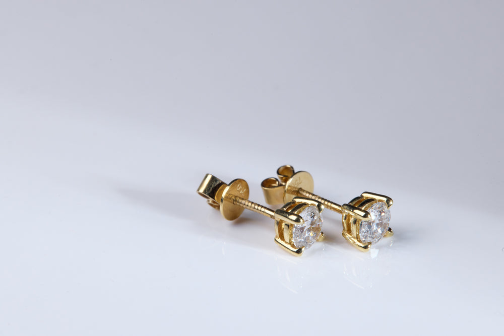 Classic Diamond Studs Yellow gold