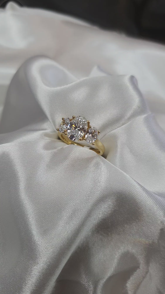 
            
                Load and play video in Gallery viewer, Lab grown diamond -Three stone oval ring. 1
            
        
