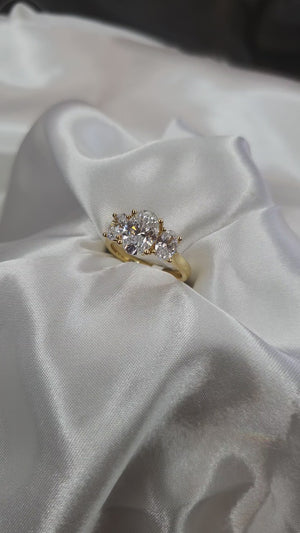 
            
                Load and play video in Gallery viewer, Lab grown diamond -Three stone oval ring. 1
            
        