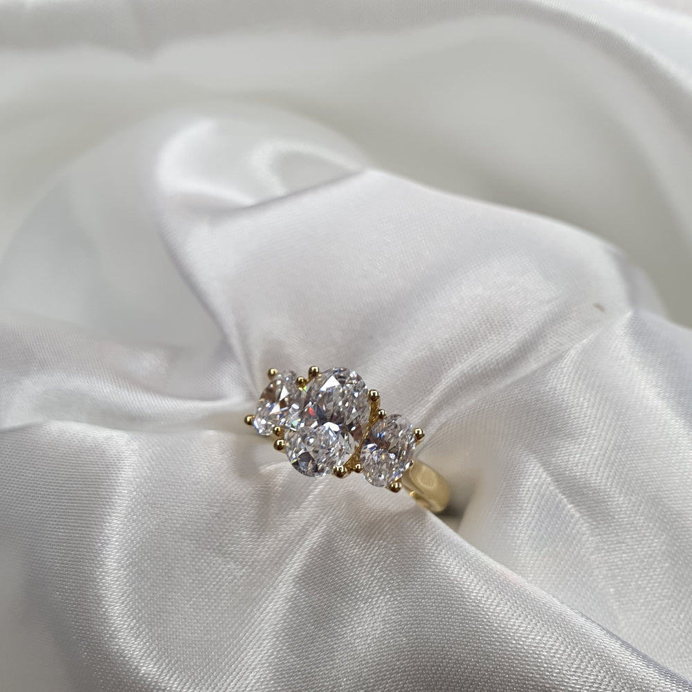 Lab grown diamond -Three stone oval ring. 1