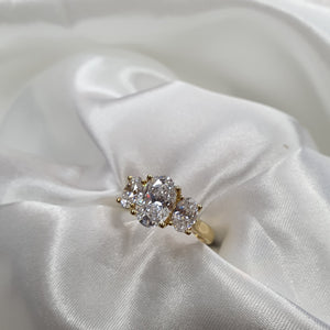 Lab grown diamond -Three stone oval ring. 1