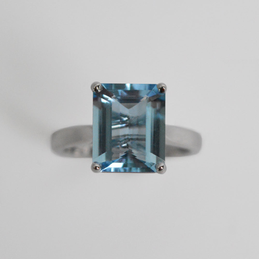 Aquamarine Solitaire Ring in Platinum