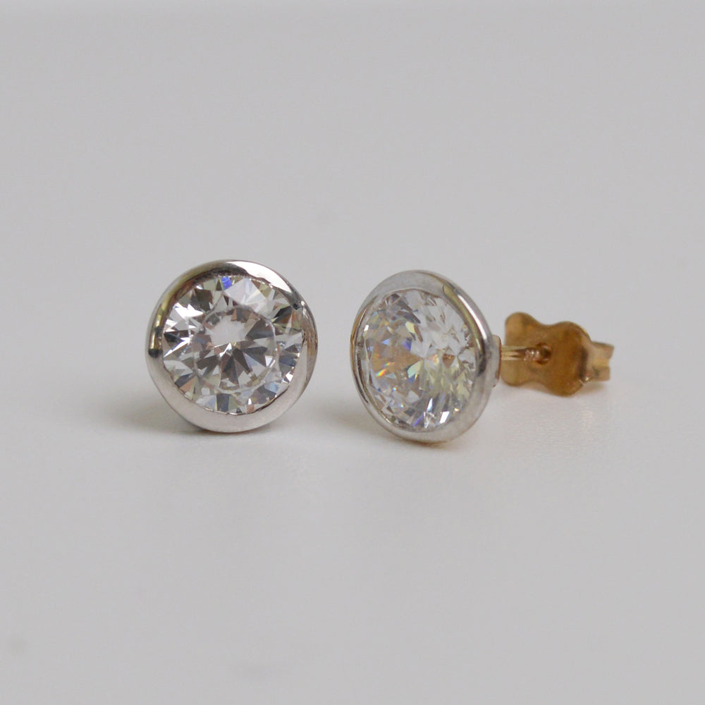 
            
                Load image into Gallery viewer, Cubic Zirconia Studs in 9ct Gold
            
        