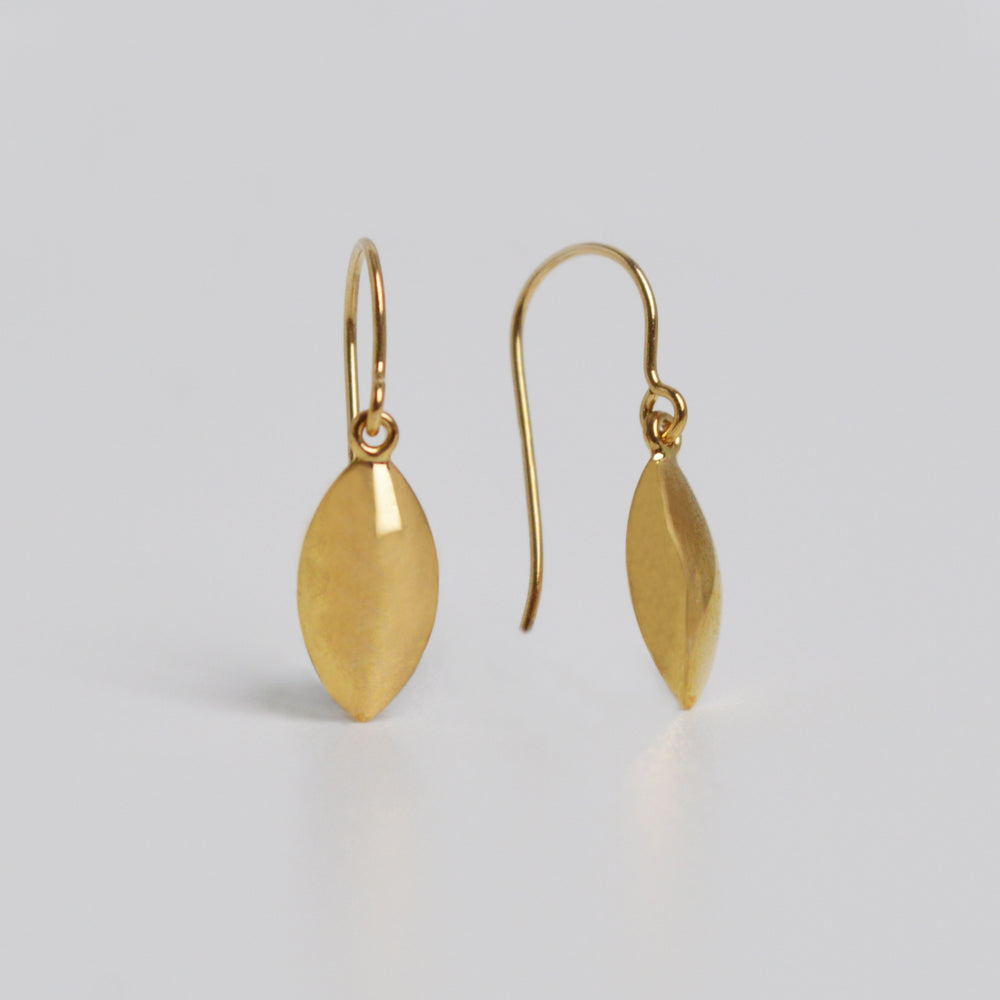 
            
                Load image into Gallery viewer, 9ct Yellow Gold Tear Drop Earrings
            
        