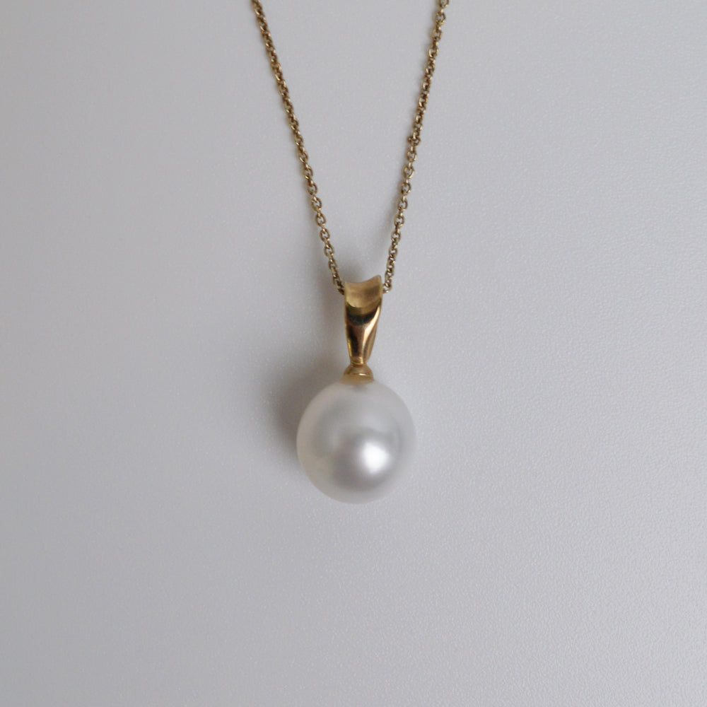 
            
                Load image into Gallery viewer, South Sea Pearl Pendant
            
        