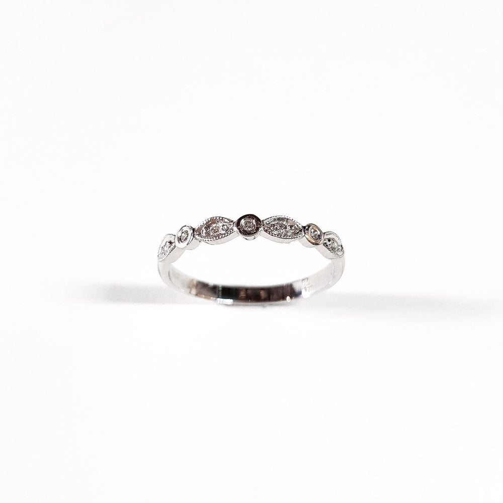 Vintage Inspired Wedding Band in 9ct White Gold