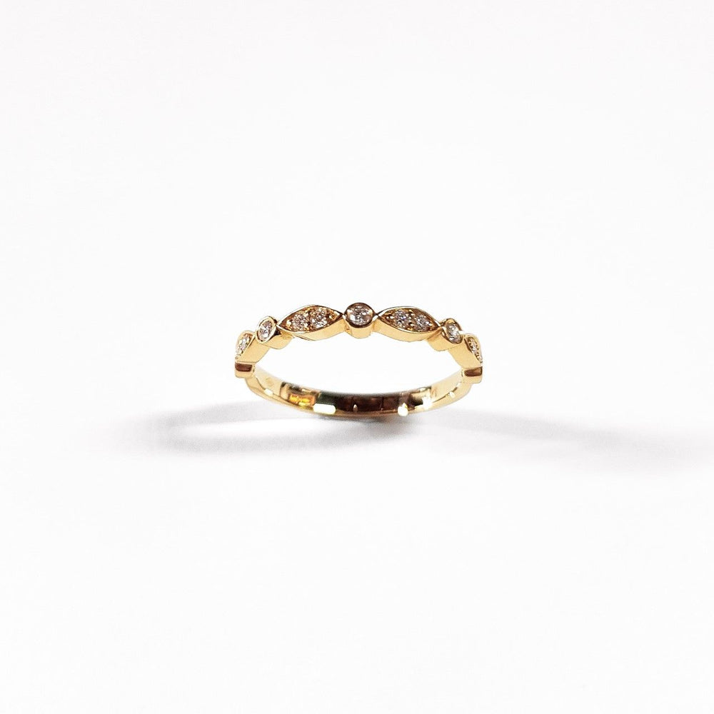 Vintage Inspired Wedding Band in 18ct Gold
